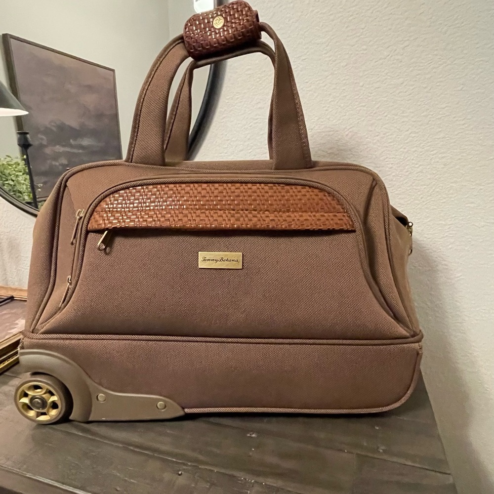 Tommy Bahama roller carryon